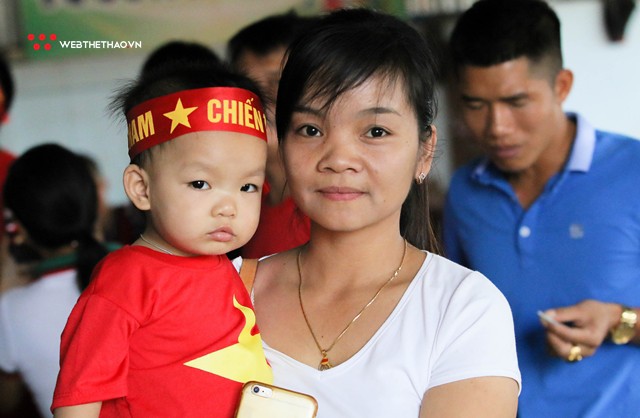 Chùm ảnh: Kiều bào Việt Nam tại Lào sẵn sàng tiếp lửa cho HLV Park Hang Seo và các học trò - Ảnh 8.