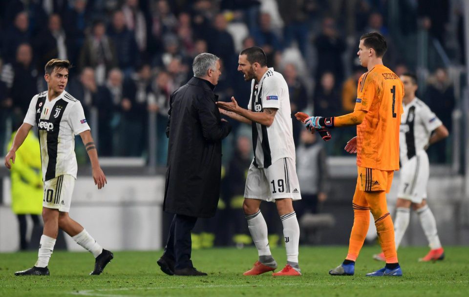 Mourinho lại ăn mừng màn ngược dòng của Man Utd đầy khiêu khích, khiến CĐV và cầu thủ Juventus nổi đoá - Ảnh 4.