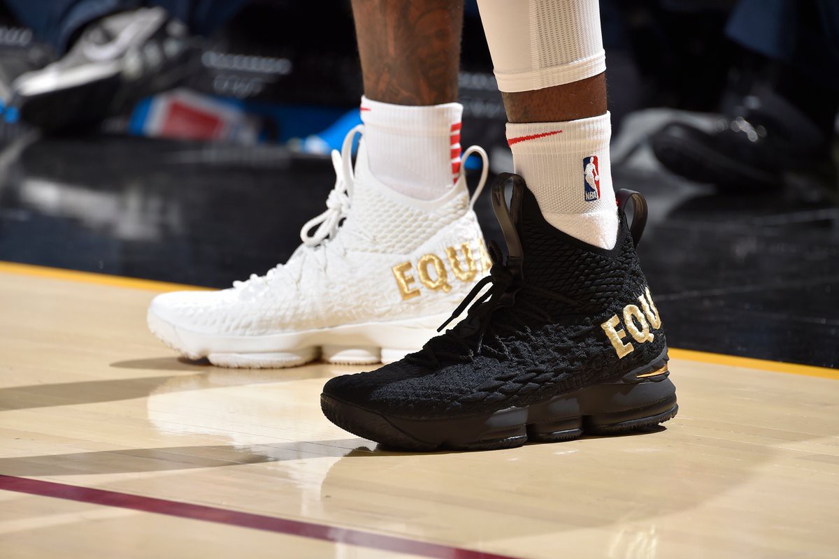 Top những mẫu giày bóng rổ đỉnh nhất tuần 3 NBA: Khi vua giày PJ Tucker mang chất thời trang lên sàn gỗ - Ảnh 4.