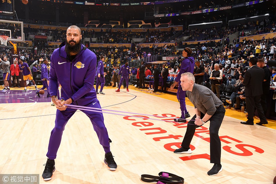 Trung phong mới Tyson Chandler ra mắt viên mãn với LA Lakers nhờ 3 pha rebound đáng đồng tiền bát gạo - Ảnh 2.