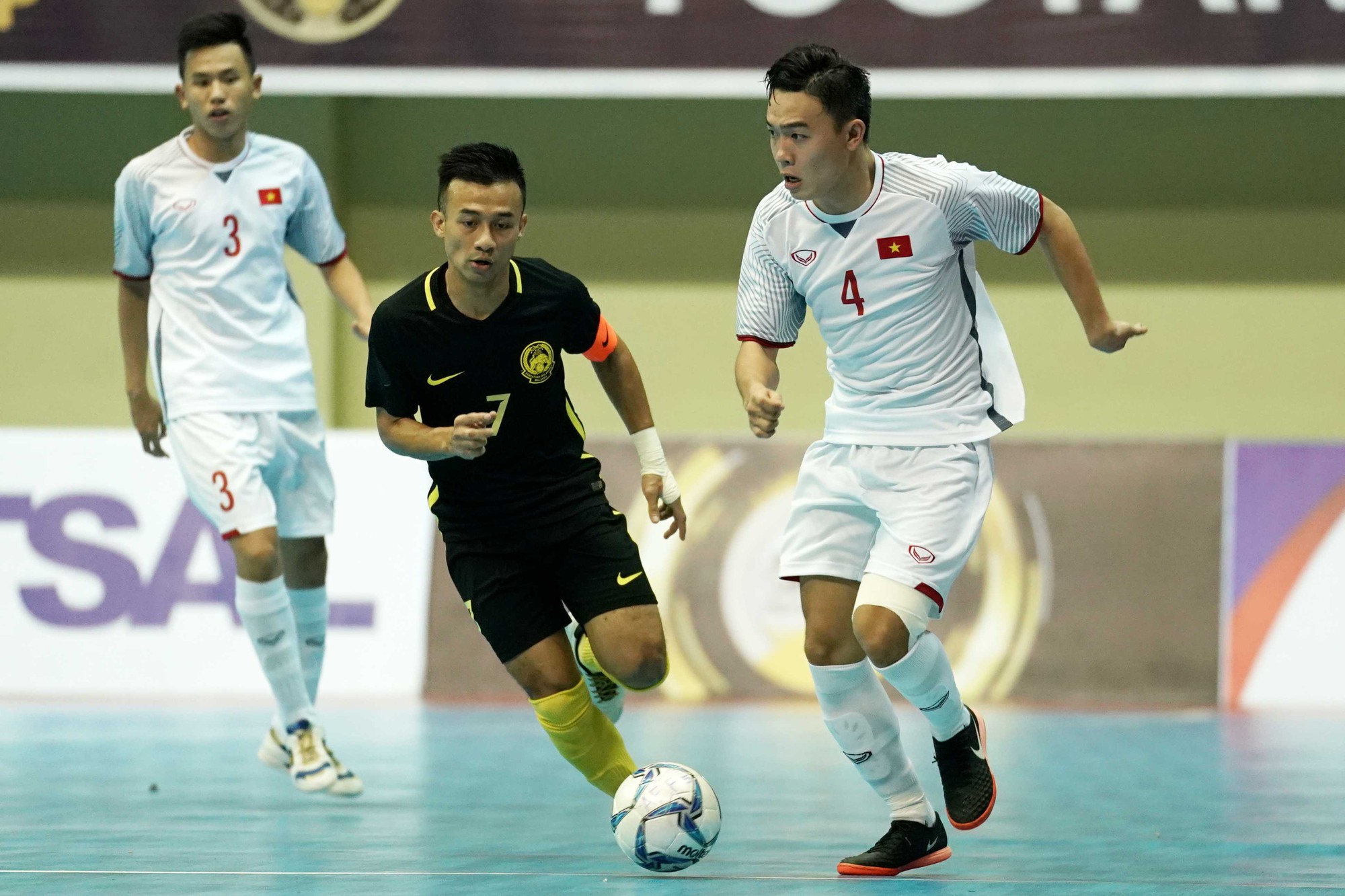 Futsal Việt Nam lại ngậm trái đắng trước Malaysia ở bán kết - Ảnh 2.