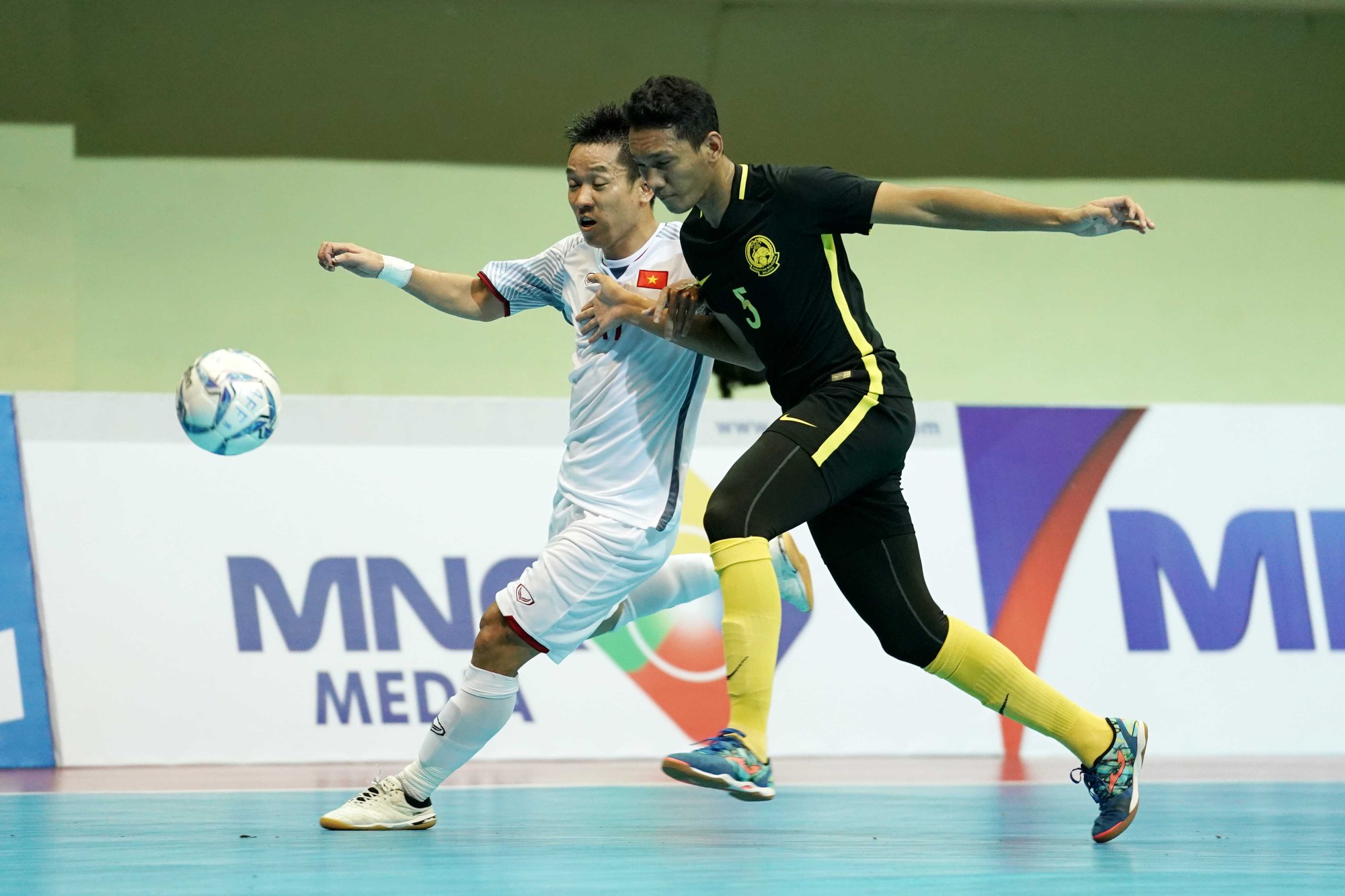 Futsal Việt Nam lại ngậm trái đắng trước Malaysia ở bán kết - Ảnh 5.