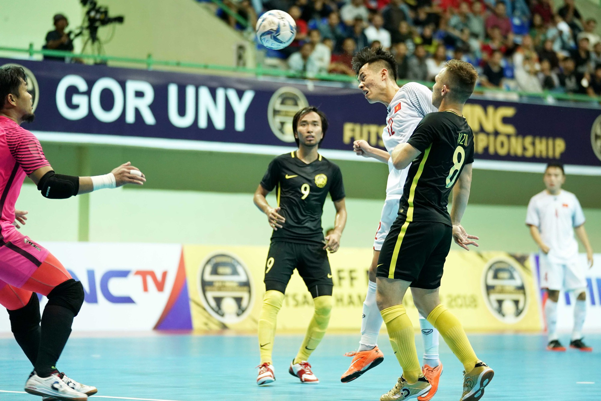 Futsal Việt Nam lại ngậm trái đắng trước Malaysia ở bán kết - Ảnh 7.