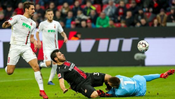Sốc: Thủ môn tại Bundesliga vẫn bay lượn bắt bóng sau khi bị mất một phần lưỡi  - Ảnh 1.