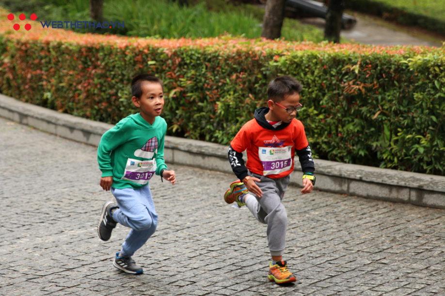 Những runner nhí đáng yêu nhất Hanoi Half Marathon 2018 - Ảnh 7.