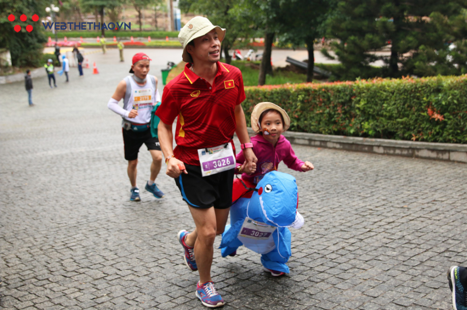 Những runner nhí đáng yêu nhất Hanoi Half Marathon 2018 - Ảnh 13.