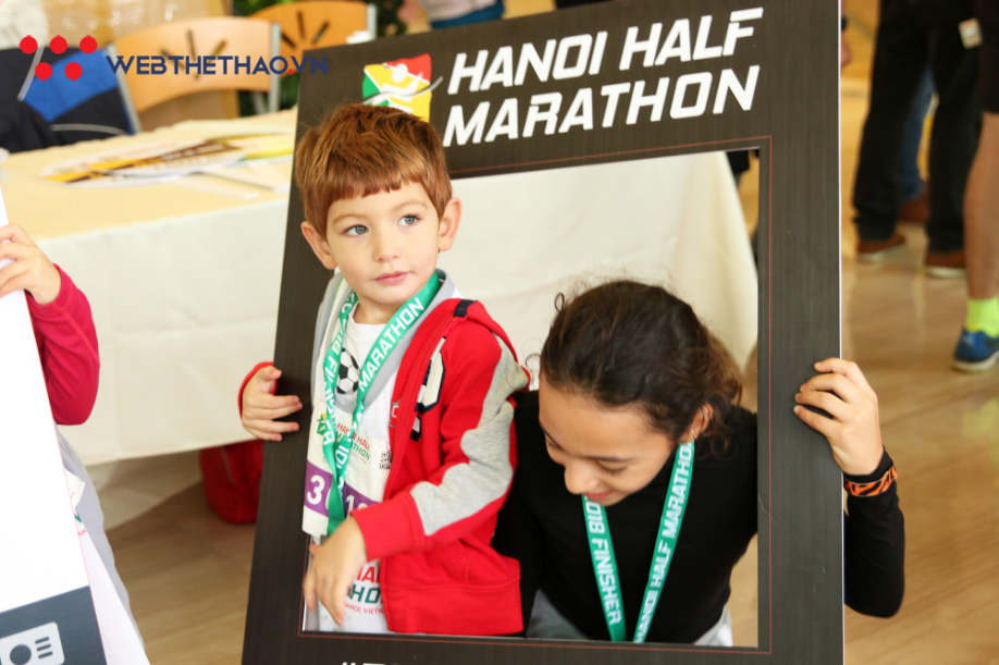 Những runner nhí đáng yêu nhất Hanoi Half Marathon 2018 - Ảnh 19.