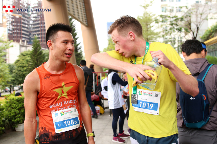 Nhà vô địch 10km ‘vãng lai’ đánh bại hàng loạt hảo thủ Việt tại Hanoi Half Marathon 2018 là ai? - Ảnh 5.