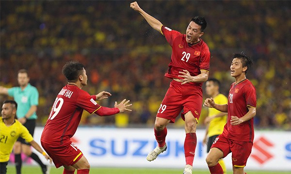 Chấm điểm cầu thủ Việt Nam ở chung kết lượt đi AFF Cup 2018 gặp Malaysia: Hùng, Huy, Hoàng, Hải hay. Đức quá đỉnh - Ảnh 4.