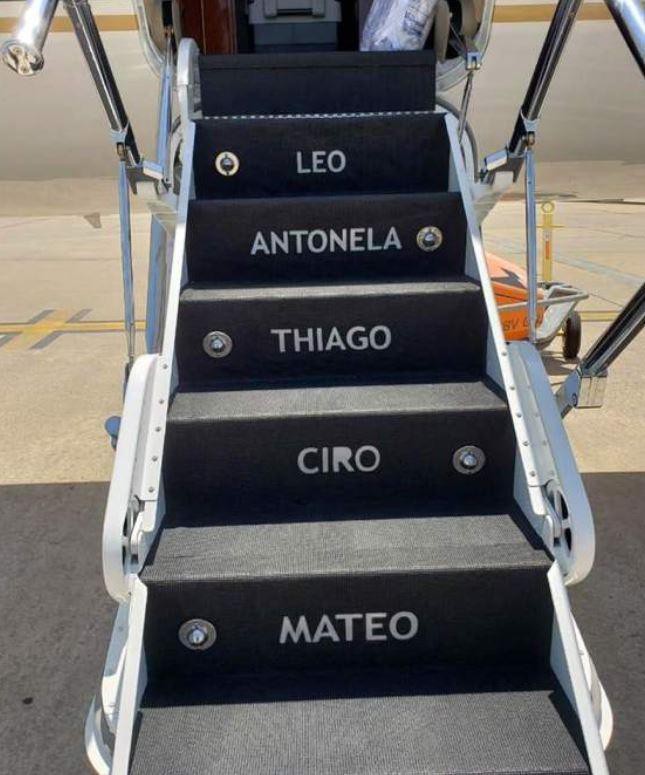 Choáng ngợp với máy bay riêng trị giá hơn chục triệu đô của Messi - Ảnh 2.