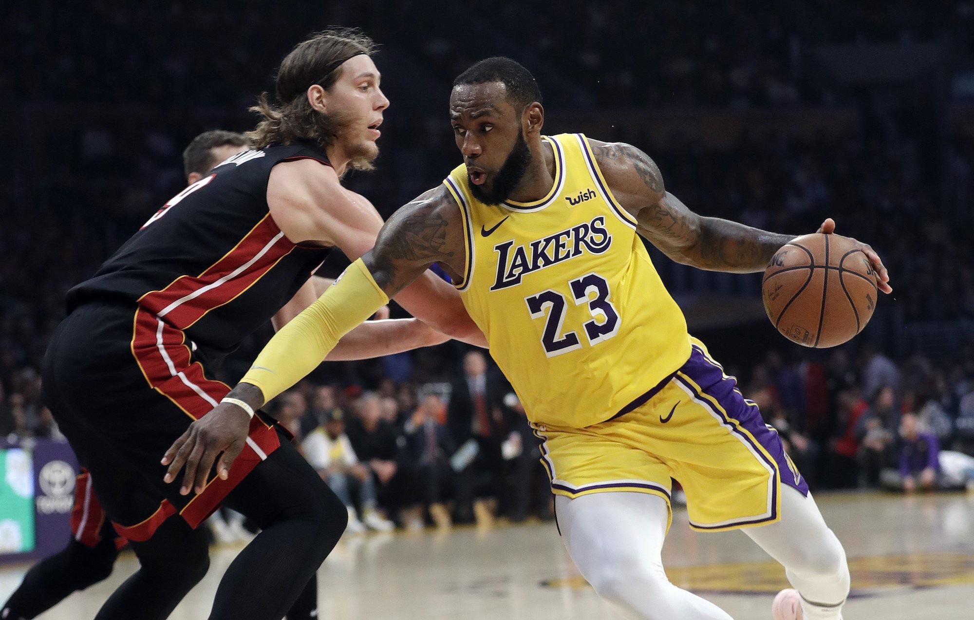 HLV LA Lakers tin rằng LeBron James là sự kết hợp giữa Kobe Bryant và Stephen Curry - Ảnh 2.