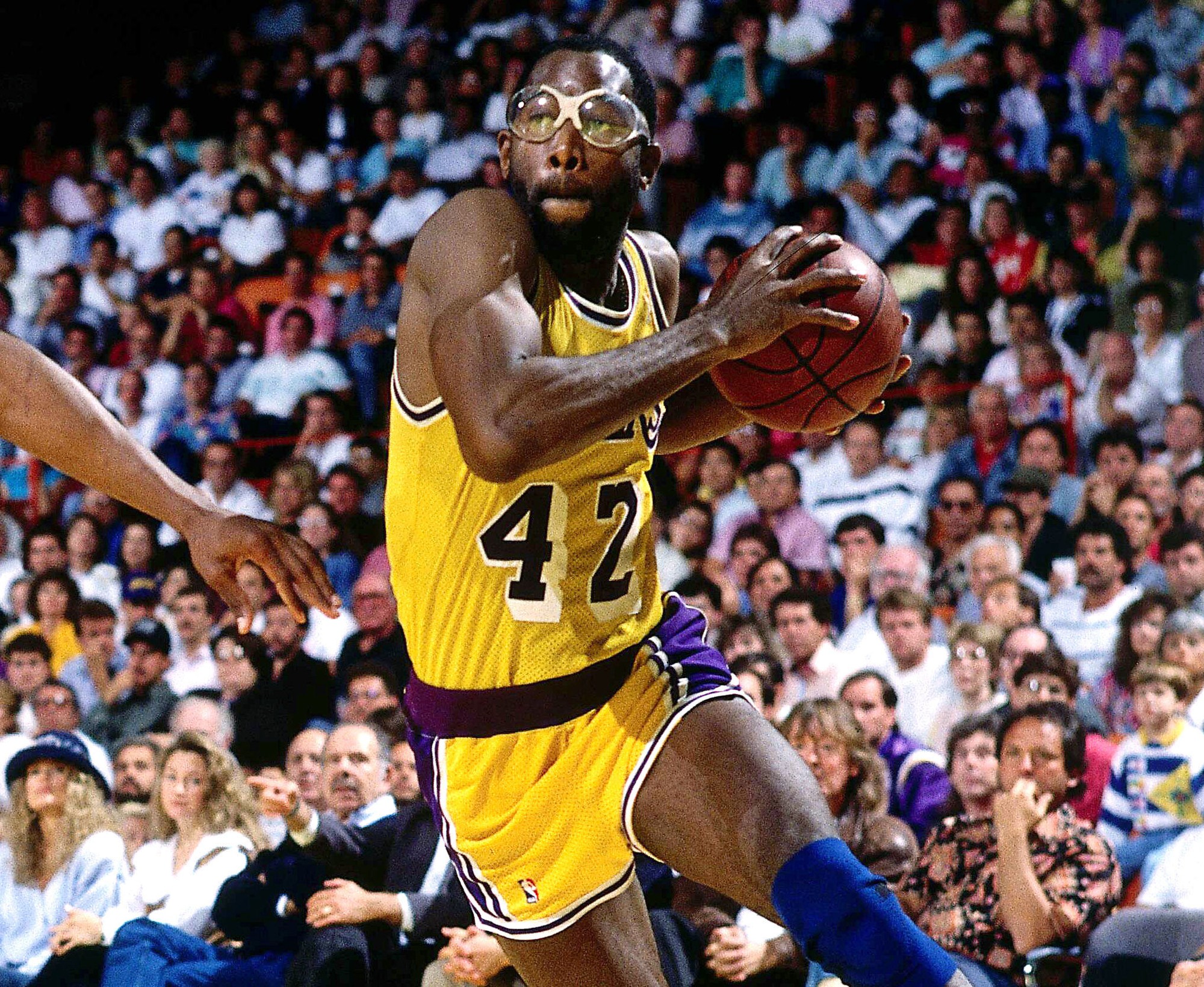 Huyền thoại Lakers phản bác ý kiến của Kevin Durant về LeBron James - Ảnh 1.