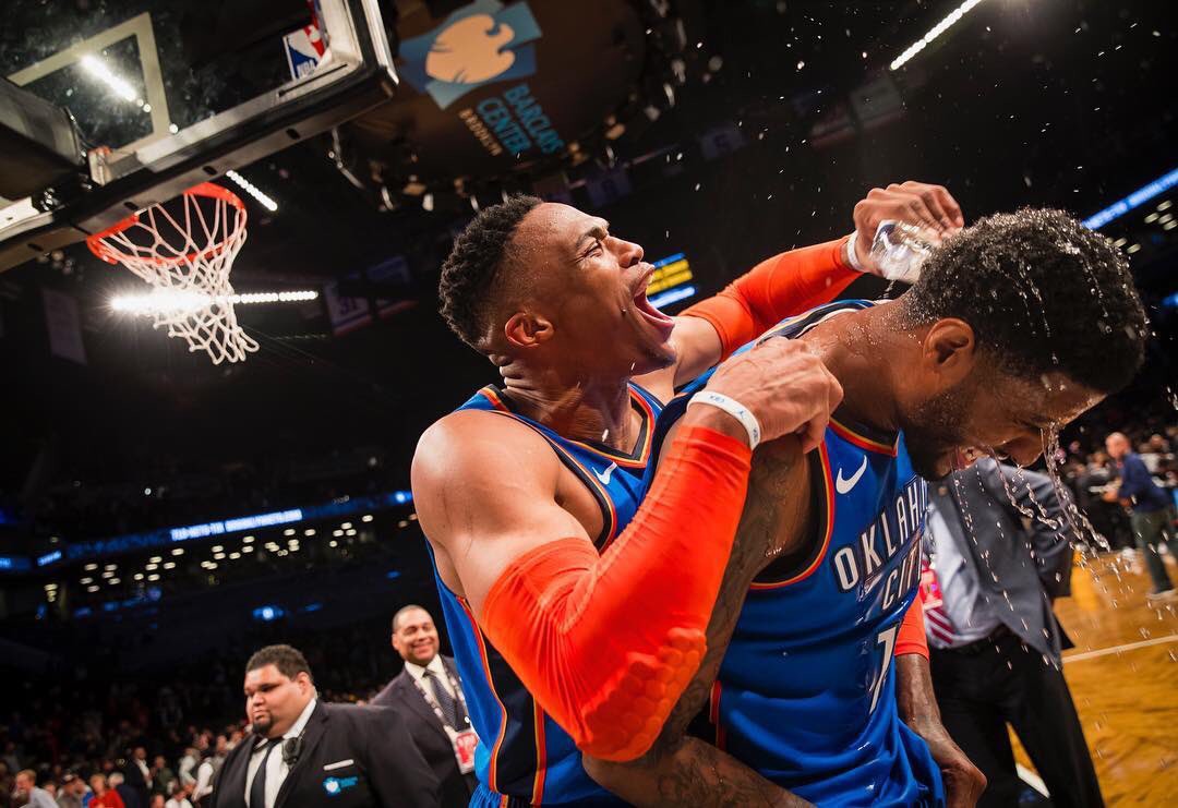 Thần rùa Russell Westbrook chính thức vượt mặt Kevin Durant - Ảnh 2.