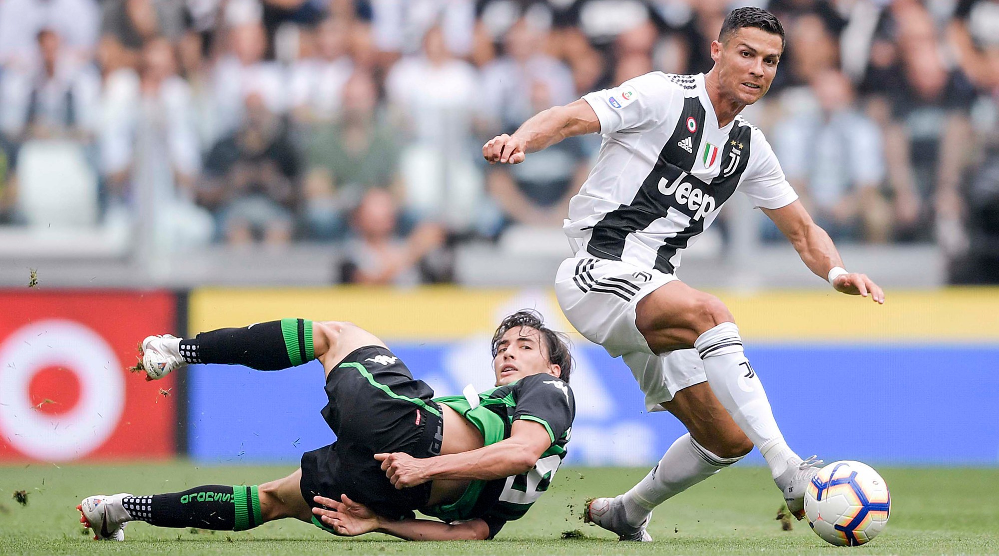 Mới khoác áo Juventus 6 tháng Ronaldo đã lập 5 kỷ lục - Ảnh 1.