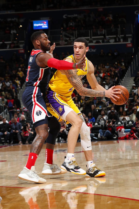 LeBron James cho biết Lakers đã cạn thể lực trước Wizards - Ảnh 2.