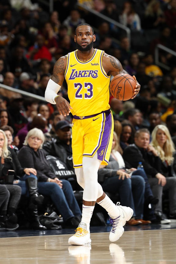 LeBron James cho biết Lakers đã cạn thể lực trước Wizards - Ảnh 1.