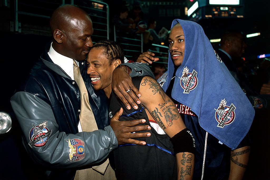 LeBron James và lần đầu tiên diện kiến Vua bóng rổ Michael Jordan - Ảnh 2.