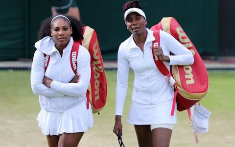 Venus Williams bày tỏ sự thán phục với em gái Serena Williams
