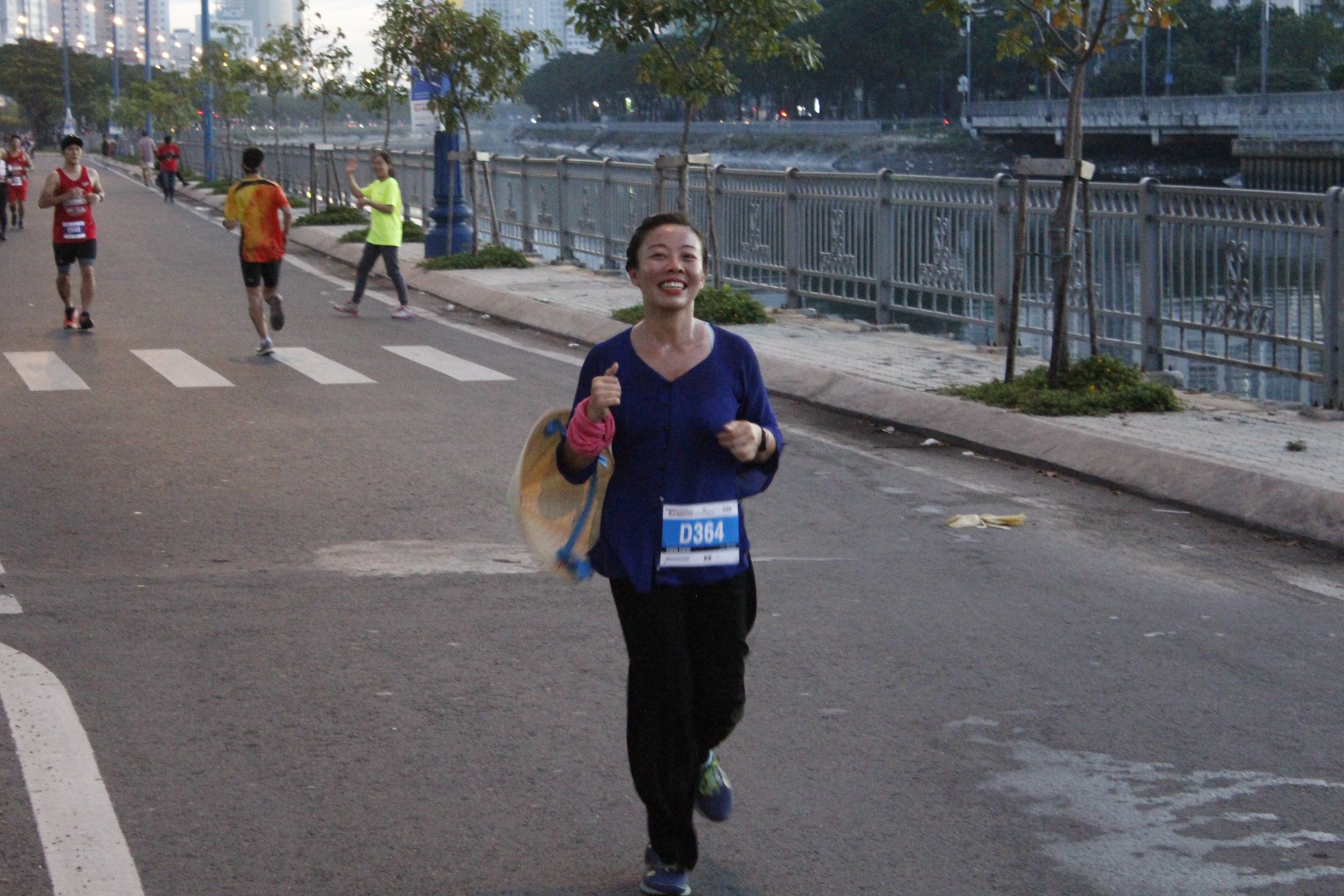 Cosplay chạy giải marathon ở Sài Gòn: Từ Ninja Lead đến Hoa hướng dương tặng bệnh nhi ung thư - Ảnh 11.