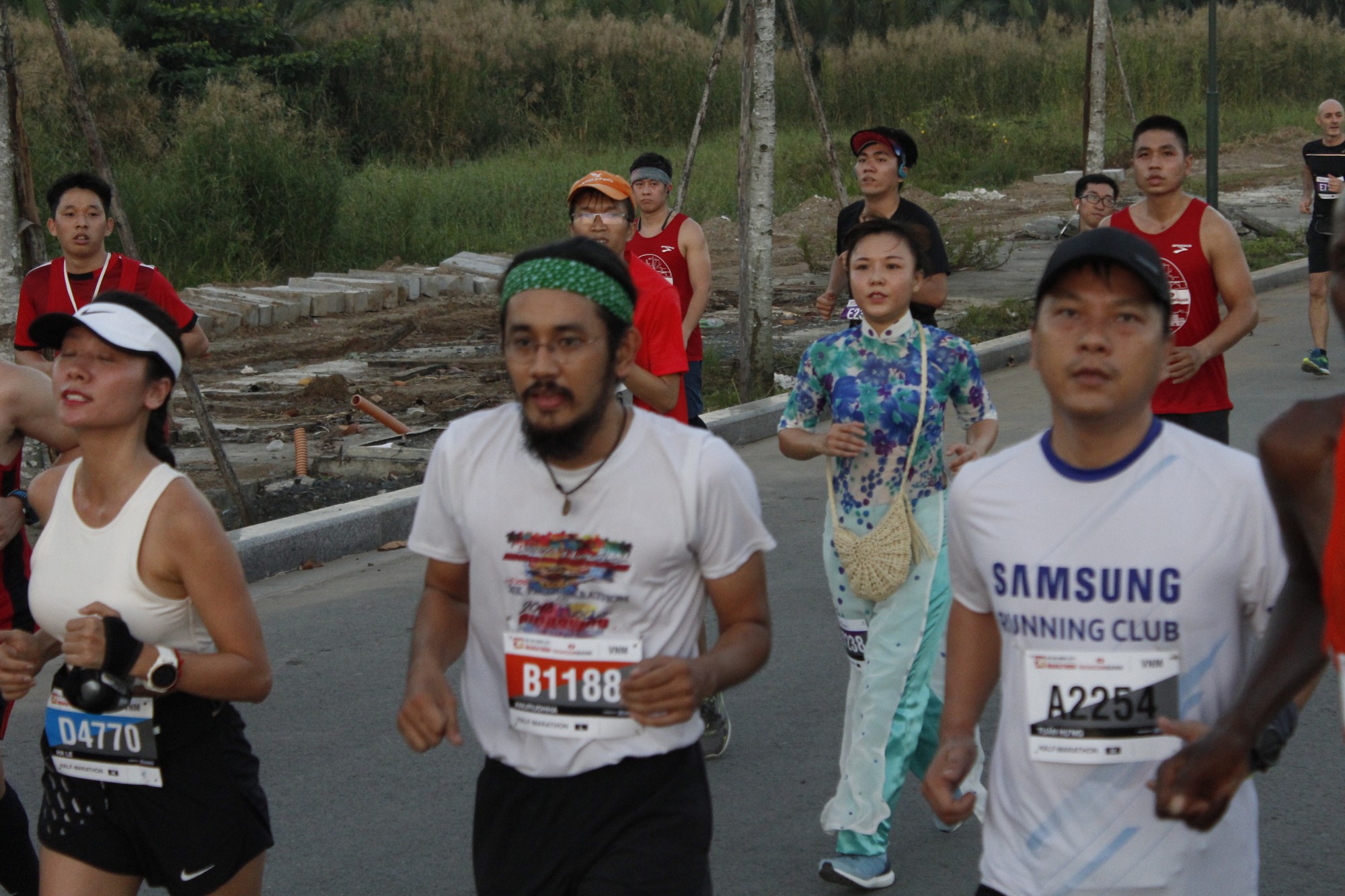 Cosplay chạy giải marathon ở Sài Gòn: Từ Ninja Lead đến Hoa hướng dương tặng bệnh nhi ung thư - Ảnh 9.