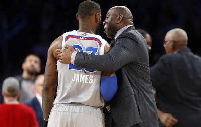 LeBron James gửi thông điệp tới Magic Johnson, tỏ ý muốn giải cứu Carmelo Anthony - Ảnh 1.