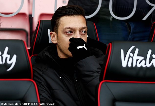 Arsenal đau đầu với bài toán 45 triệu bảng của Mesut Ozil - Ảnh 2.
