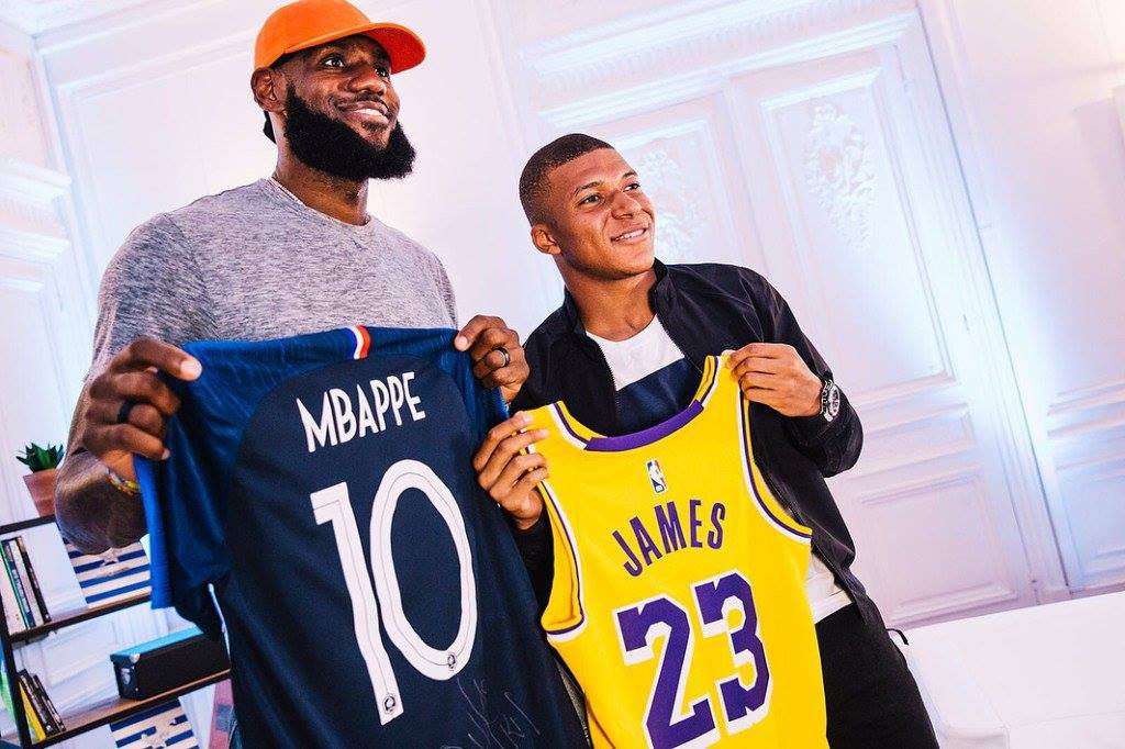 LeBron James và Kylian Mbappe chia sẻ áp lực khi nổi tiếng ở tuổi 18 - Ảnh 1.