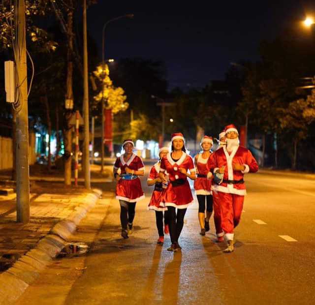 Giáng sinh đặc biệt ý nghĩa của nhóm chạy VungTau Trail Runners - Ảnh 9.