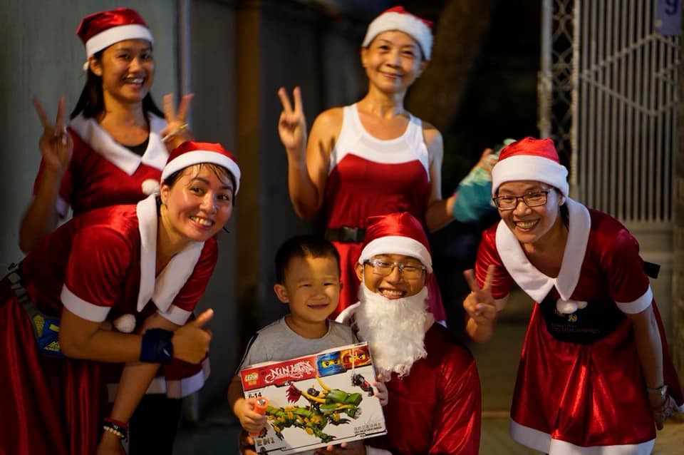 Giáng sinh đặc biệt ý nghĩa của nhóm chạy VungTau Trail Runners - Ảnh 4.
