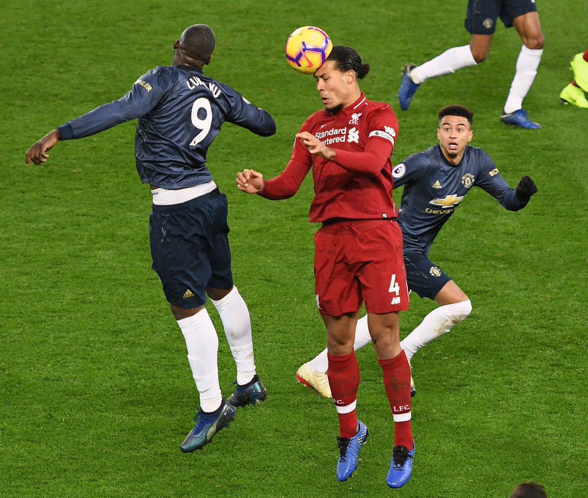 Những thống kê đáng kinh ngạc chứng minh Van Dijk xứng đáng tới từng xu cho Liverpool  - Ảnh 1.