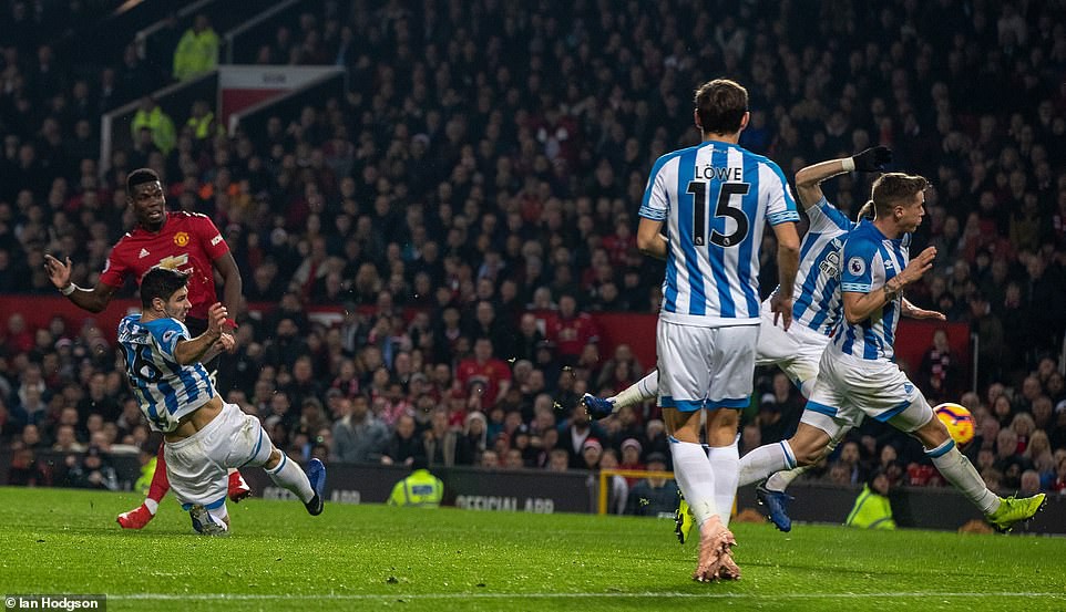 Cú đúp phi thường của Pogba, đội trưởng De Gea và những điểm nhấn ở trận MU - Huddersfield - Ảnh 2.
