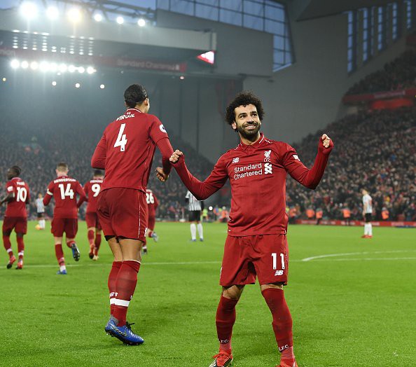 Hành động sau khi ghi bàn của Salah khiến CĐV Liverpool phát cuồng  - Ảnh 5.