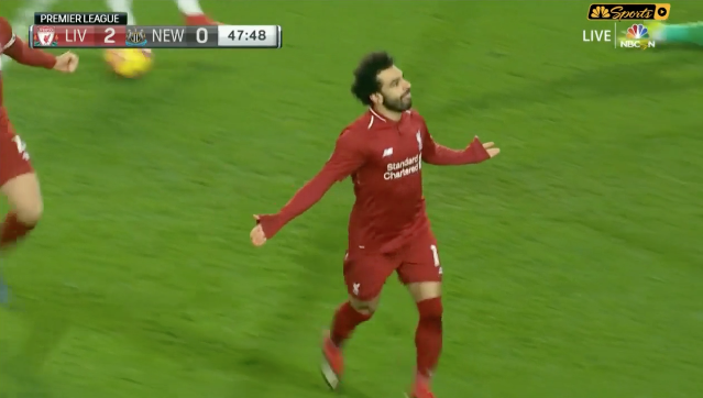 Hành động sau khi ghi bàn của Salah khiến CĐV Liverpool phát cuồng  - Ảnh 3.