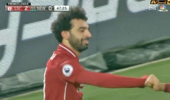 Hành động sau khi ghi bàn của Salah khiến CĐV Liverpool phát cuồng  - Ảnh 1.