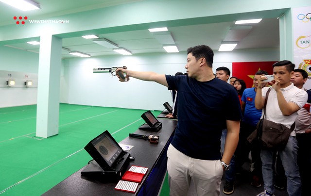 Huyền thoại bắn súng Jin Jong Oh xả đạn tại trường bắn Nhổn - Ảnh 9.