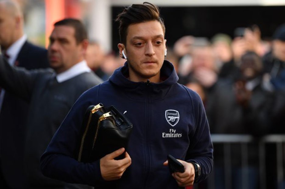 HLV Unai Emery yêu cầu Mesut Ozil thay đổi thái độ, chiến đấu cho tương lai ở Arsenal - Ảnh 9.