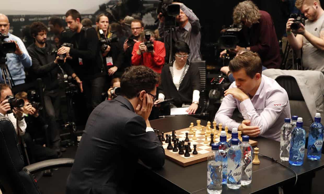 Vua cờ Carlsen đánh bại kẻ thách đấu Caruana để bảo vệ danh hiệu - Ảnh 1.