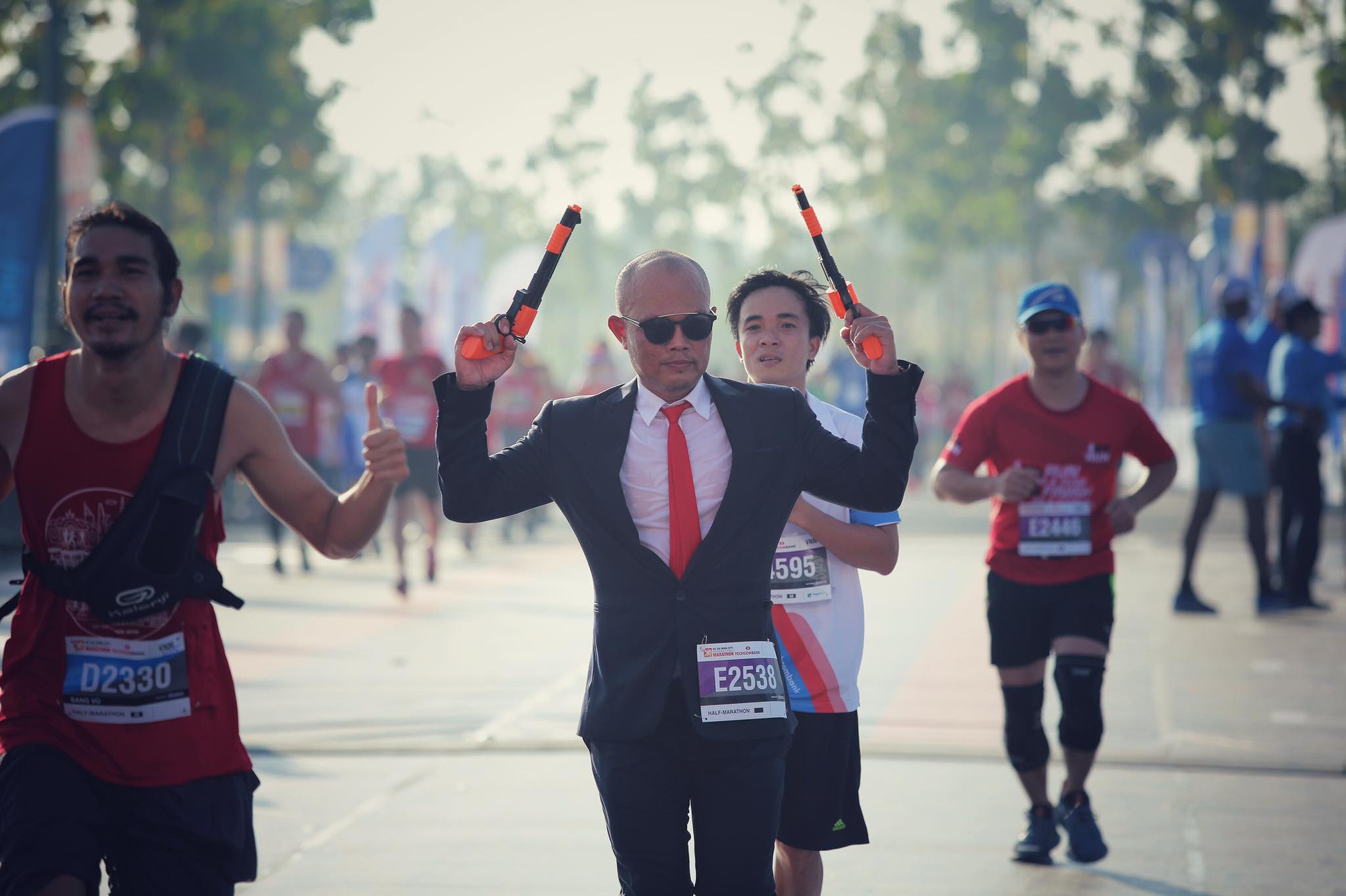Cosplay chạy giải marathon ở Sài Gòn: Từ Ninja Lead đến Hoa hướng dương tặng bệnh nhi ung thư - Ảnh 3.