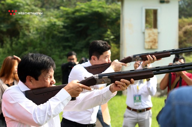 Nghẹt thở màn đấu súng giữa huyền thoại Jin Jong Oh với Bộ trưởng Nguyễn Ngọc Thiện - Ảnh 11.