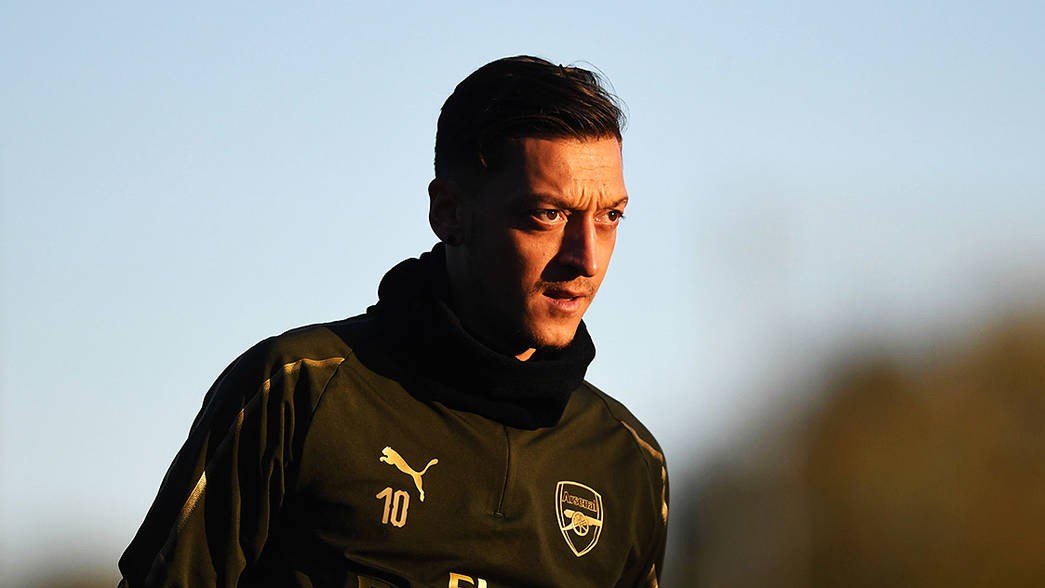 HLV Unai Emery yêu cầu Mesut Ozil thay đổi thái độ, chiến đấu cho tương lai ở Arsenal - Ảnh 5.