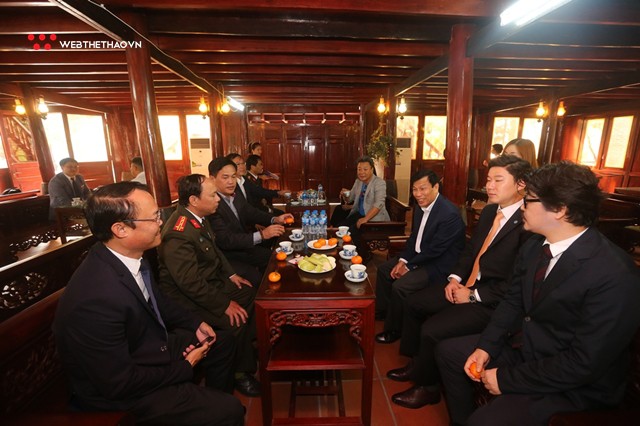 Nghẹt thở màn đấu súng giữa huyền thoại Jin Jong Oh với Bộ trưởng Nguyễn Ngọc Thiện - Ảnh 1.