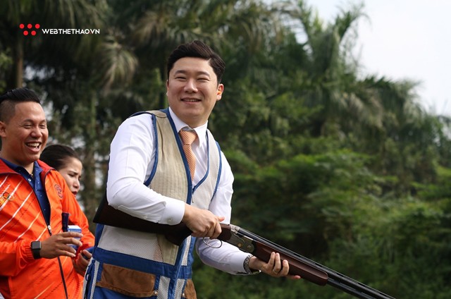 Nghẹt thở màn đấu súng giữa huyền thoại Jin Jong Oh với Bộ trưởng Nguyễn Ngọc Thiện - Ảnh 8.