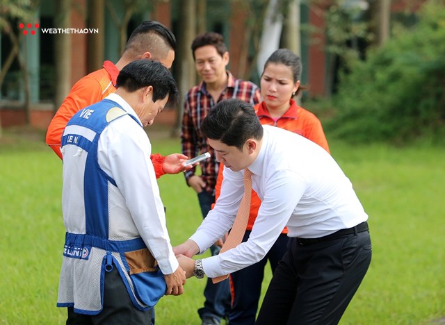 Nghẹt thở màn đấu súng giữa huyền thoại Jin Jong Oh với Bộ trưởng Nguyễn Ngọc Thiện - Ảnh 9.