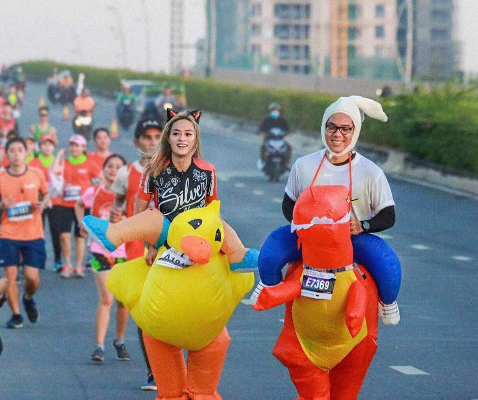 Cosplay chạy giải marathon ở Sài Gòn: Từ Ninja Lead đến Hoa hướng dương tặng bệnh nhi ung thư - Ảnh 2.