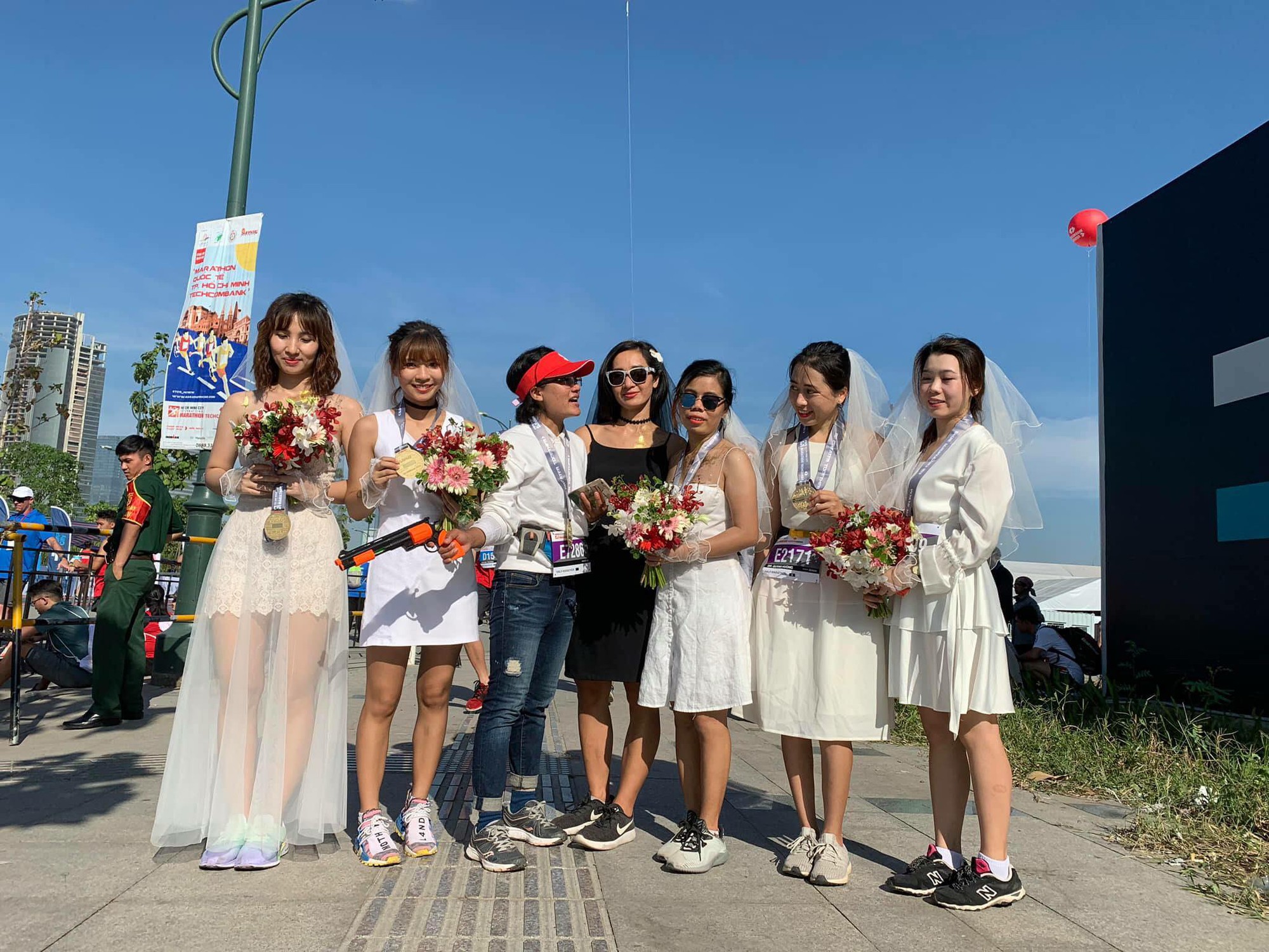 Cosplay chạy giải marathon ở Sài Gòn: Từ Ninja Lead đến Hoa hướng dương tặng bệnh nhi ung thư - Ảnh 7.