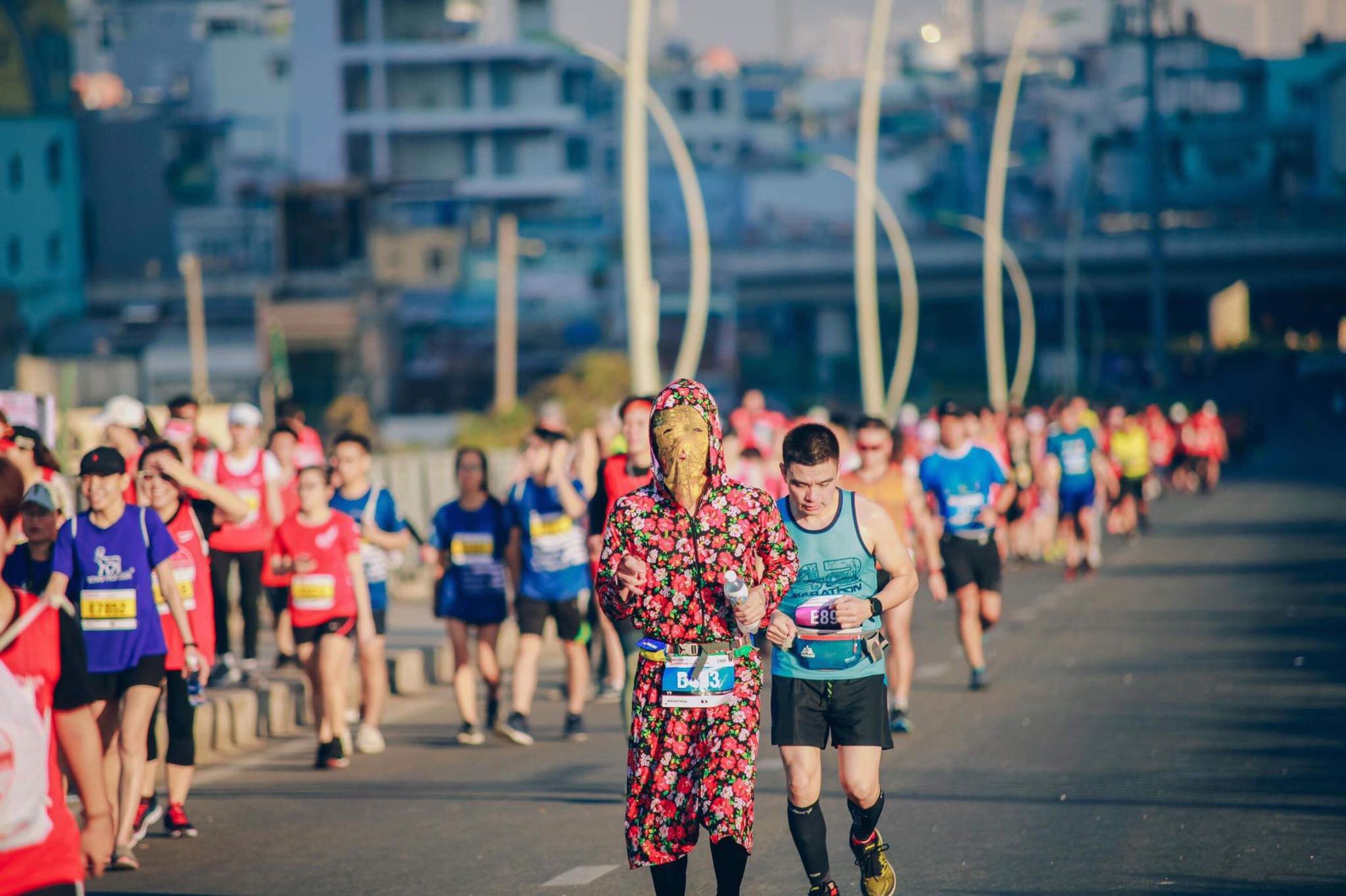 Cosplay chạy giải marathon ở Sài Gòn: Từ Ninja Lead đến Hoa hướng dương tặng bệnh nhi ung thư - Ảnh 6.