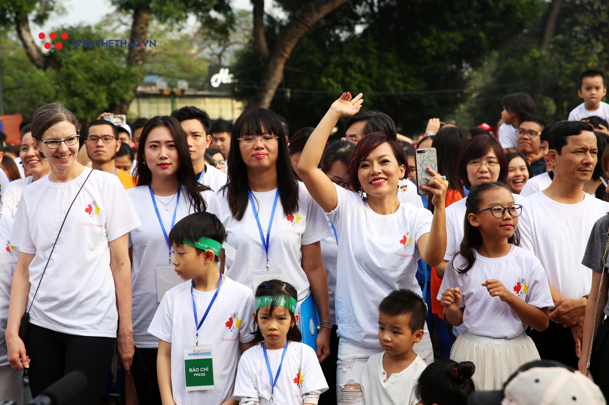 Ca sĩ Thái Thùy Linh, Đức Tuấn ‘quẩy’ nhiệt tình tại Chạy vì trẻ em Hà Nội 2018 - Ảnh 2.