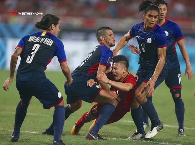 Chùm ảnh: Cảm xúc vỡ òa của các cầu thủ Việt Nam sau khi giành vé vào chung kết AFF Cup 2018 - Ảnh 2.