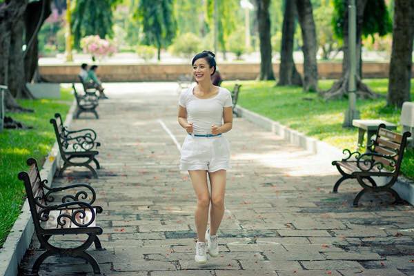 Cùng nghệ sĩ Chiều Xuân cổ vũ ĐTVN và… đuổi bắt thanh xuân tại HCT Run 2018 - Ảnh 5.