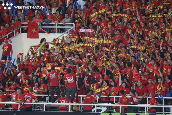 Quang Hải, Công Phượng ghi bàn đưa Việt Nam vào chung kết AFF Cup 2018 - Ảnh 3.